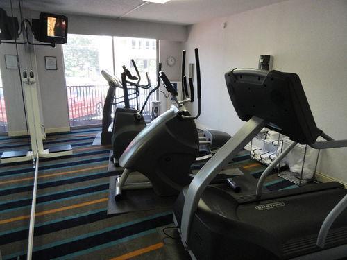 Doubletree By Hilton Hotel Raleigh - Brownstone - University Servizi foto
