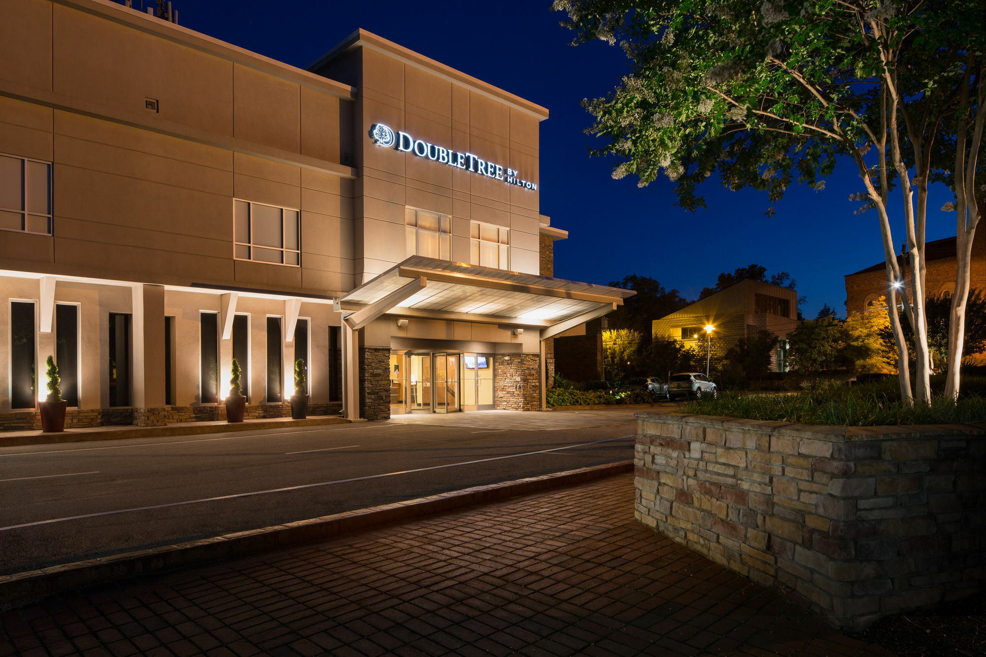 Doubletree By Hilton Hotel Raleigh - Brownstone - University Esterno foto