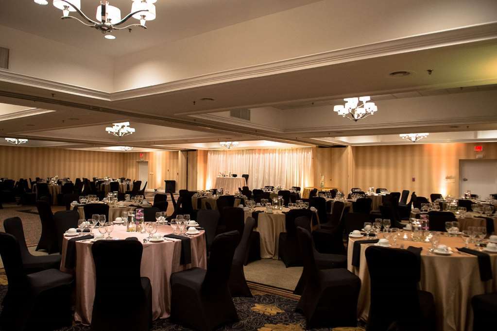 Doubletree By Hilton Hotel Raleigh - Brownstone - University Servizi foto