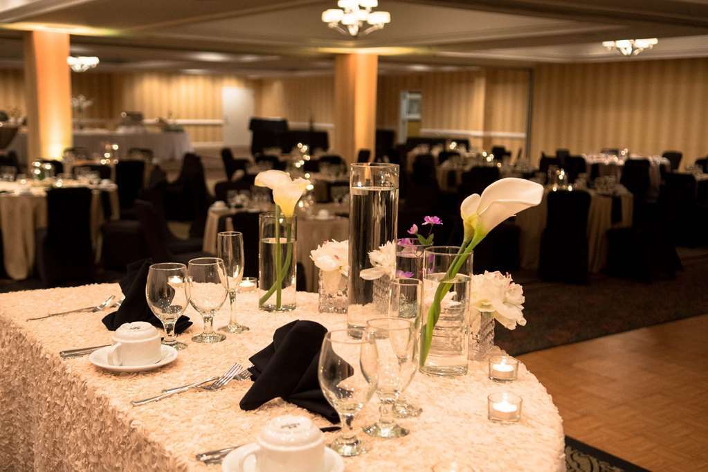 Doubletree By Hilton Hotel Raleigh - Brownstone - University Servizi foto